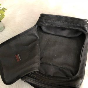 Tumi Bags - Tumi Menβs Leather Travel Case Tumi Bags - Tumi Menβs Leather Travel Case